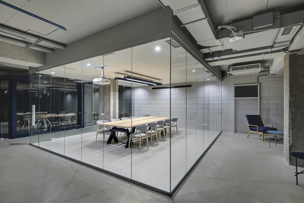 Office-smart-glass-2